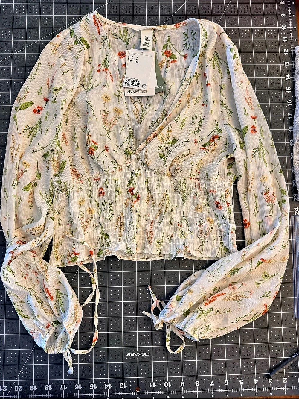 H&M Floral Long Sleeve Blouse in White & Green Size Small NWT